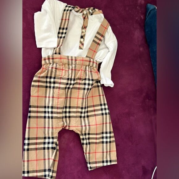 Burberry 12 month check overalls + body set - Picture 3 of 8